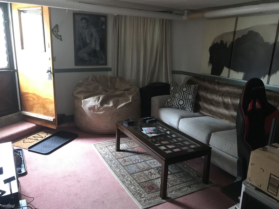Primary Photo - Studio, 1 bath 4plex - 27 Cameron Ave # 29