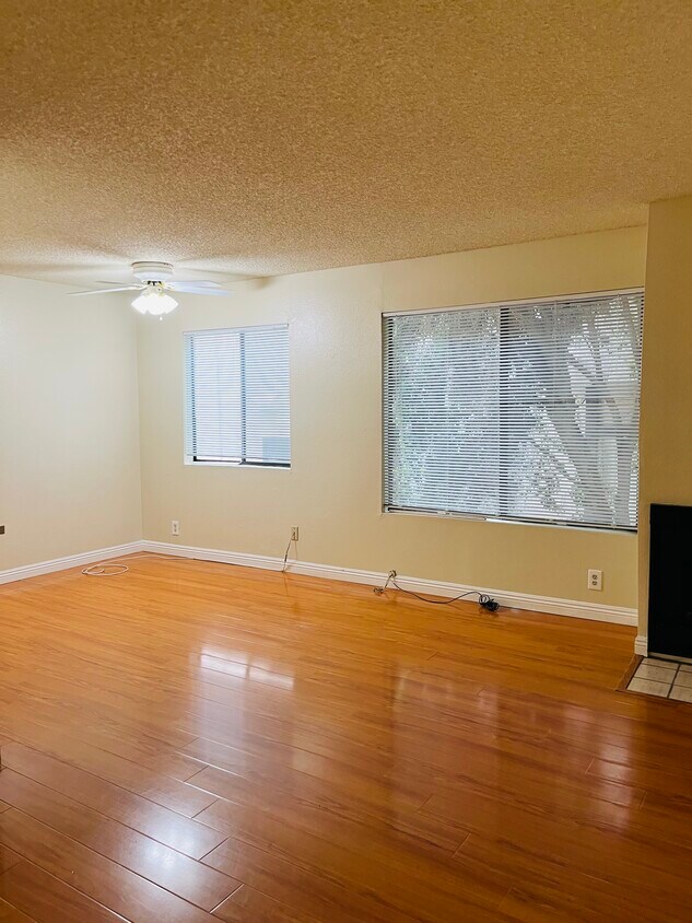 Primary Photo - 13406 Moorpark St