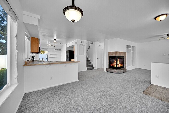 Foto del edificio - $2,640.95, $300 off the first month's rent, 4 Beds - 2 Bath, Single Family Home in Denver with 2-...