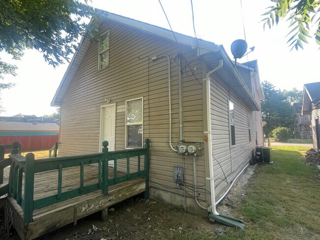 Foto del edificio - 5 Bedroom 2 Bath Single Family Home