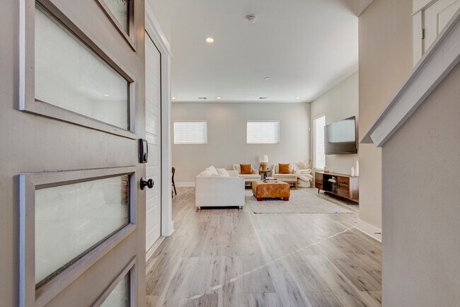 Foto del edificio - 1181 W Tidwell Rd