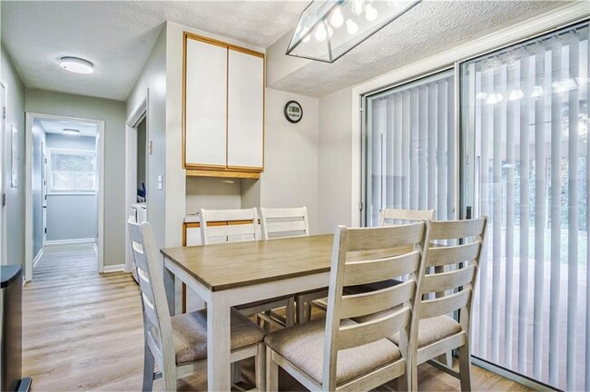 Building Photo - 3888 Viking Ct NW