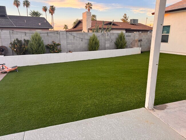 Espacio compartido en el patio trasero - 1716 W Mandalay Ln