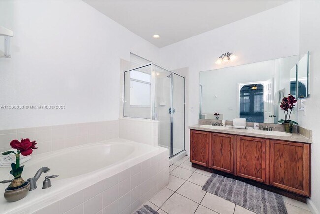 Foto del edificio - 4961 Bond St E