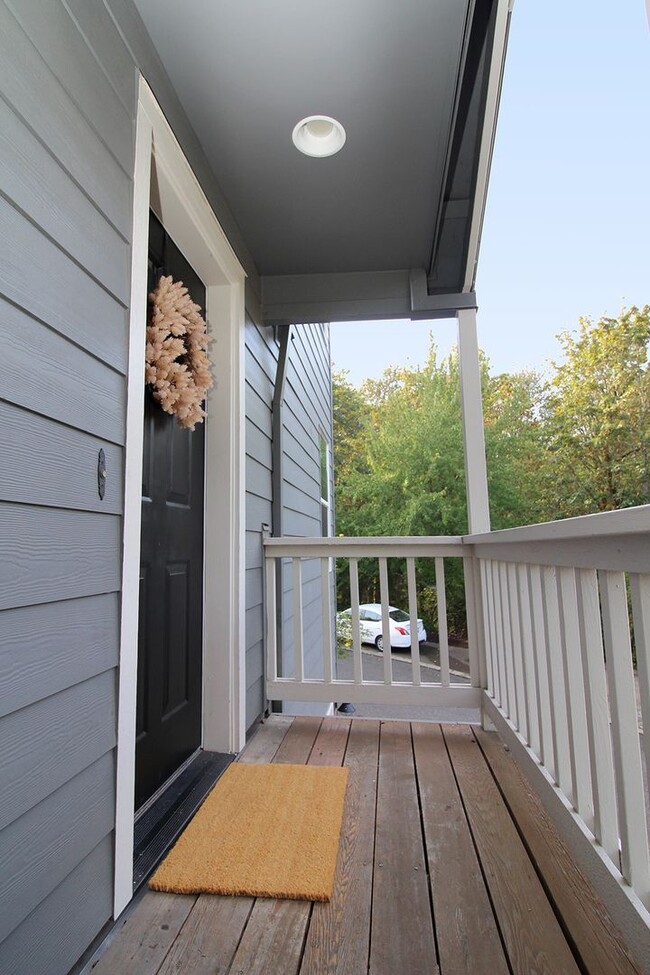 Building Photo - 9711 NW Miller Hill Dr