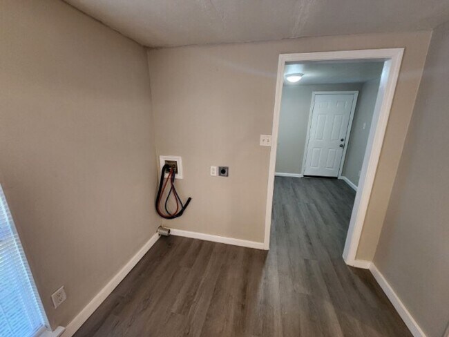 Foto del edificio - 4511 Atkins St