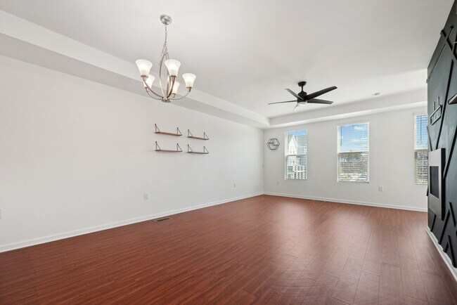 Building Photo - 260 Skymont Dr