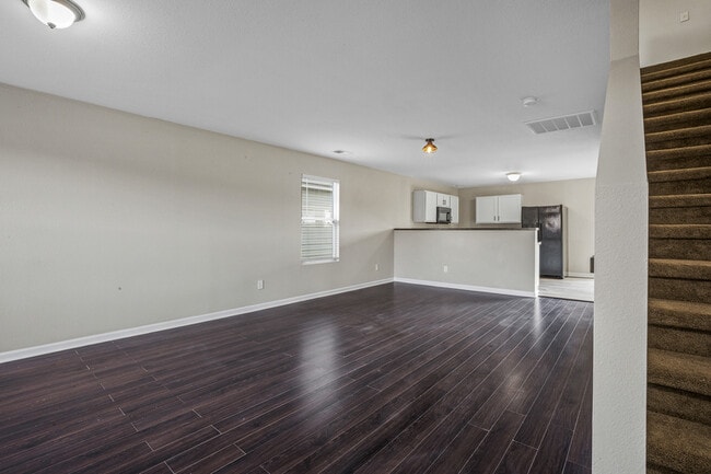 Building Photo - 279 Bermuda Lakes Drive