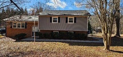 Building Photo - 1010 Lewisville Clemmons Rd