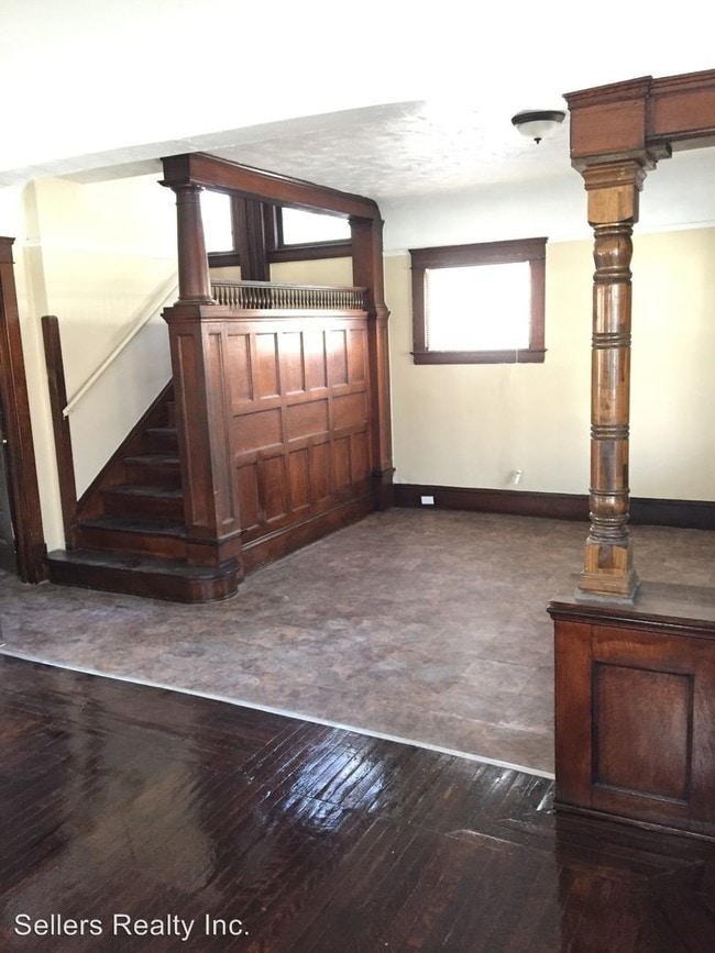 Building Photo - 10820 Grantwood Ave