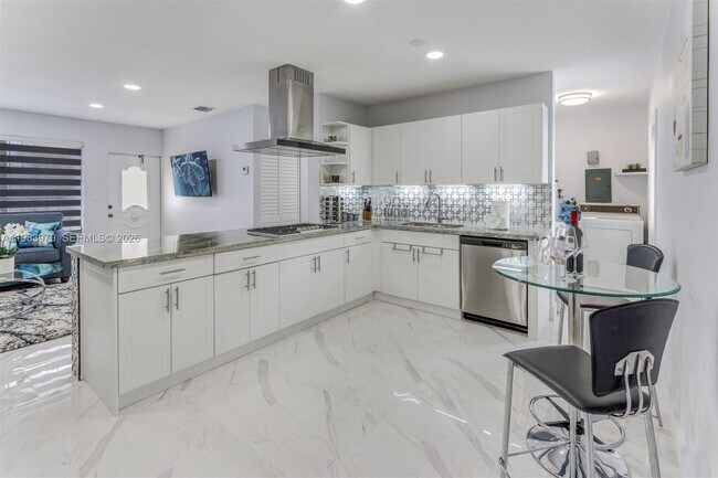 Building Photo - 980 W 45th Pl