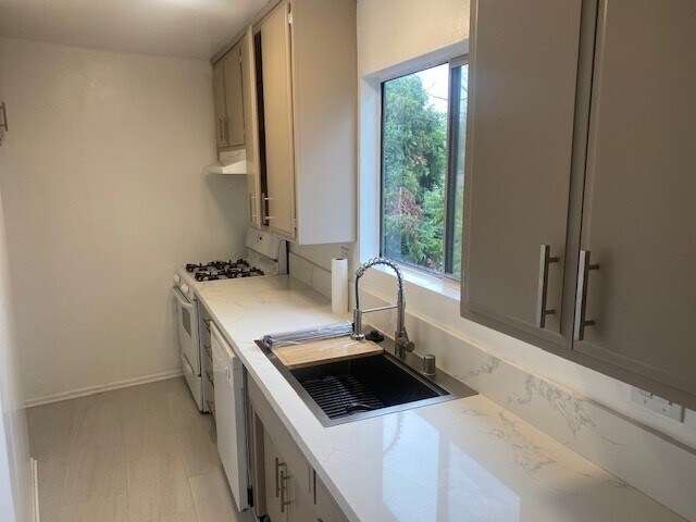 Foto del edificio - 127 W Live Oak St