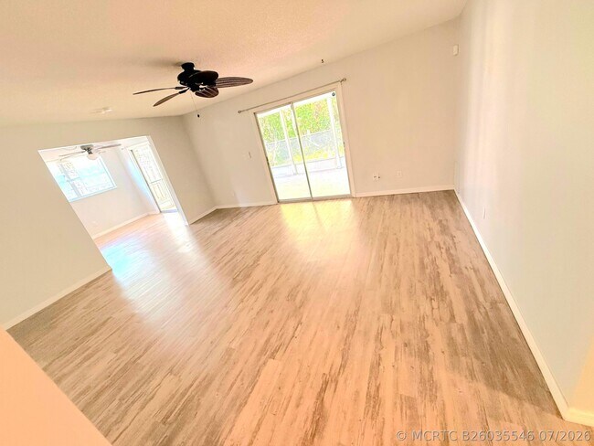 Foto del edificio - 2466 44th Ave