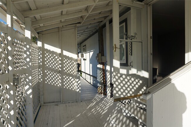 Building Photo - 8977 Gladewood