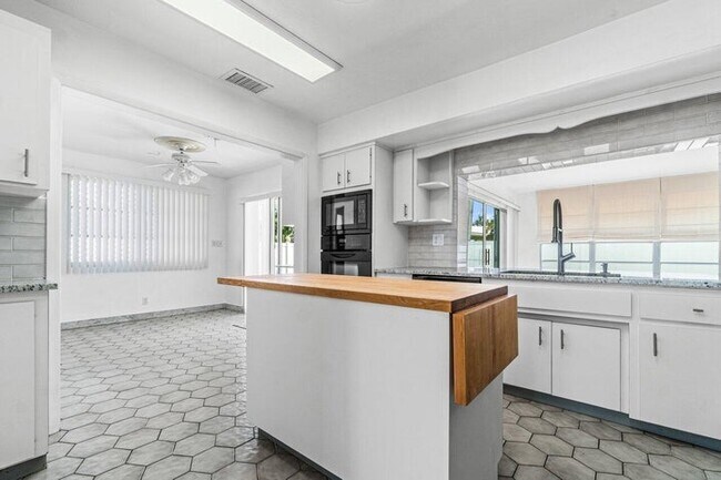 Foto del edificio - 5724 NE 15th Ave