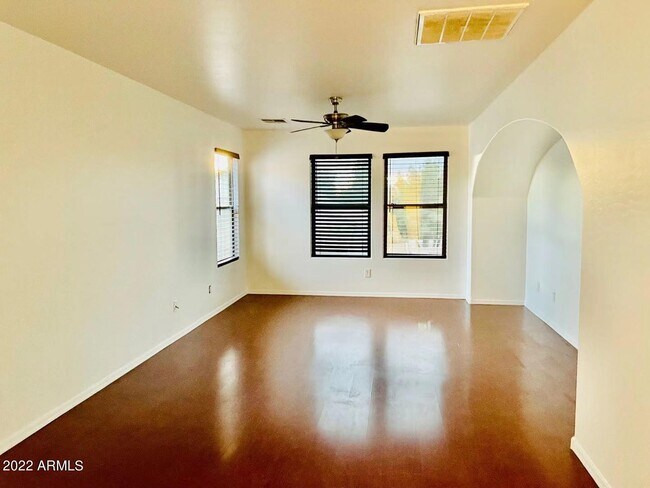 Foto del edificio - 1704 S Falcon Dr