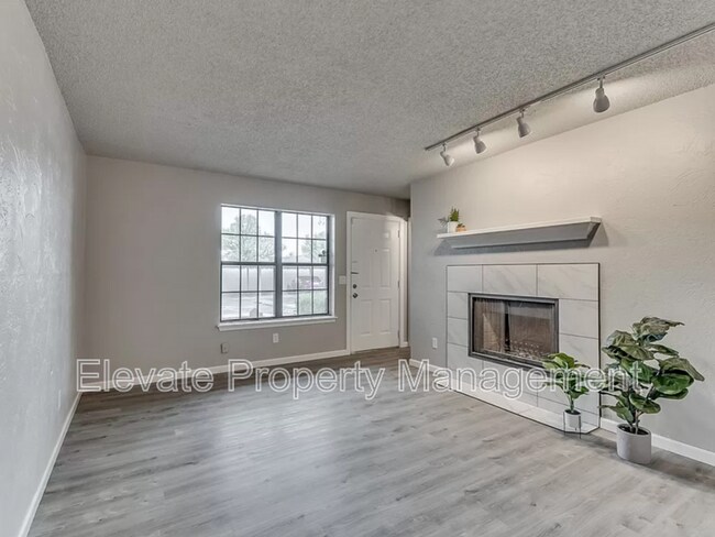 Foto del edificio - 11120 N Stratford Drive