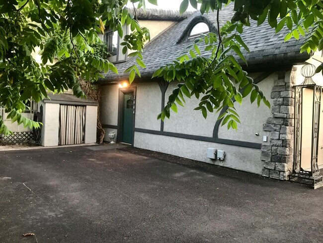 Foto del edificio - 2004 NE 8th St