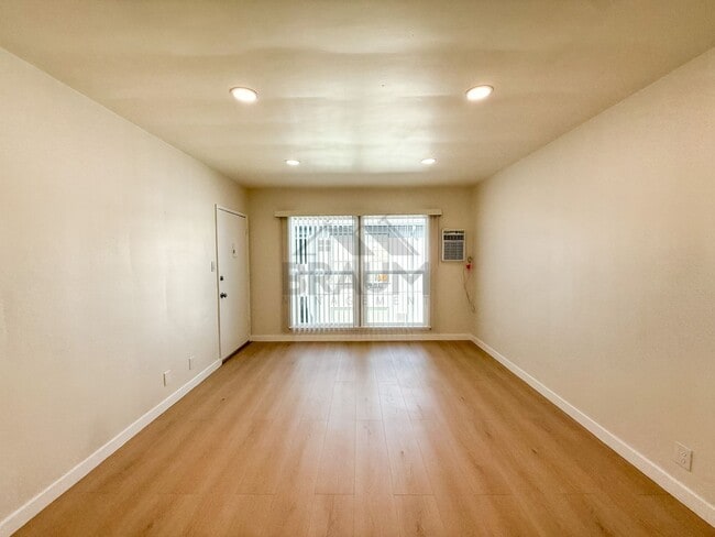 Building Photo - 7333 Woodman Ave