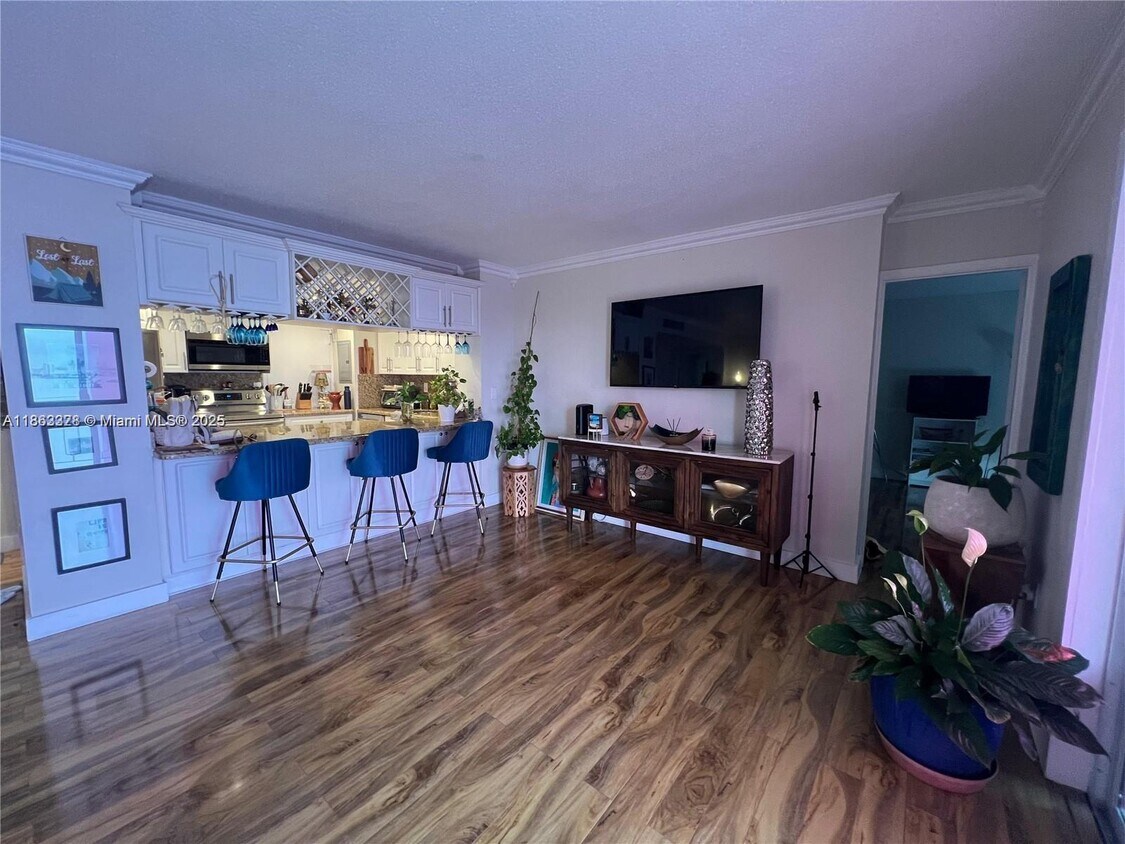 Foto principal - 11111 Biscayne Blvd