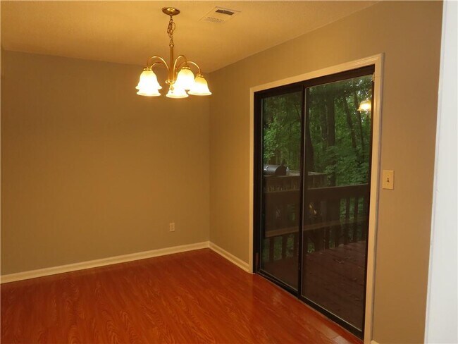 Foto del edificio - 5581 Windwood Rd