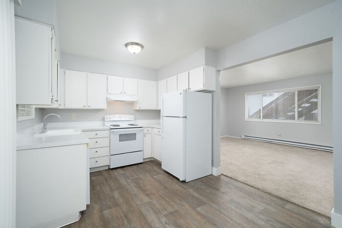 Foto principal - Remodeled 2 bedroom! $1000 VISA GIFTCARD AT MOVE IN, JUST IN TIME FOR THE HOLIDAYS!