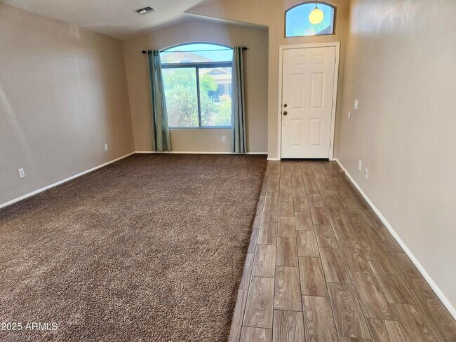 Foto del edificio - 29210 N 22nd Ln