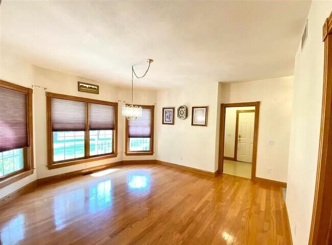 Foto del edificio - 1556 Shagbark St