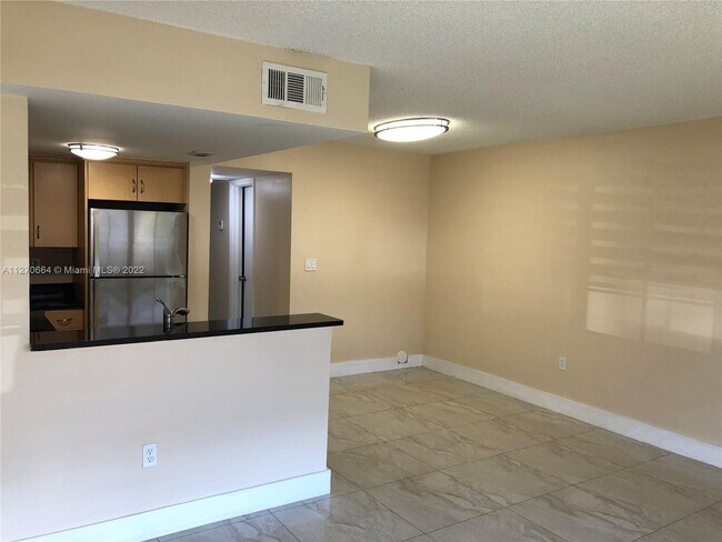 Foto del edificio - 675 NW 85th Ct  8-104 Miami Fl 33126