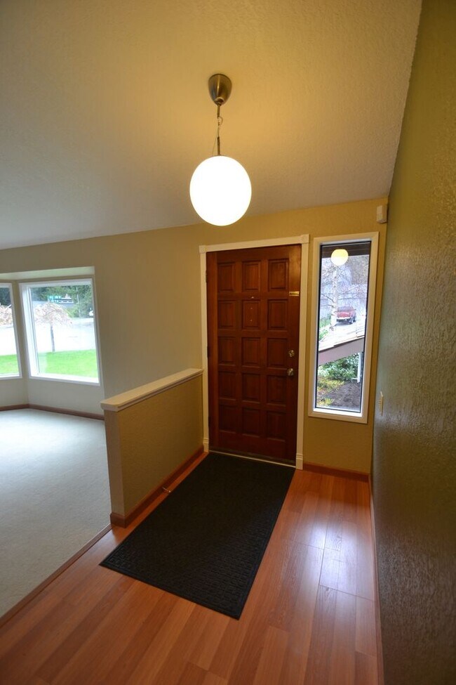 Building Photo - 3Bd/2.5Ba Edmonds House