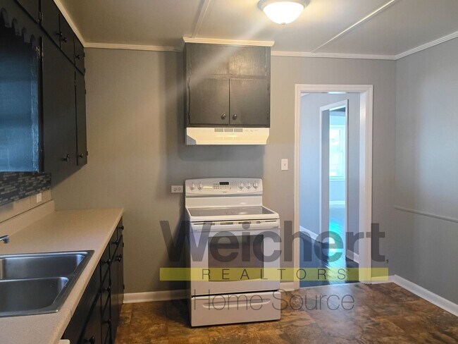 Foto del edificio - Quality finishes and adaptable design in a desirable location