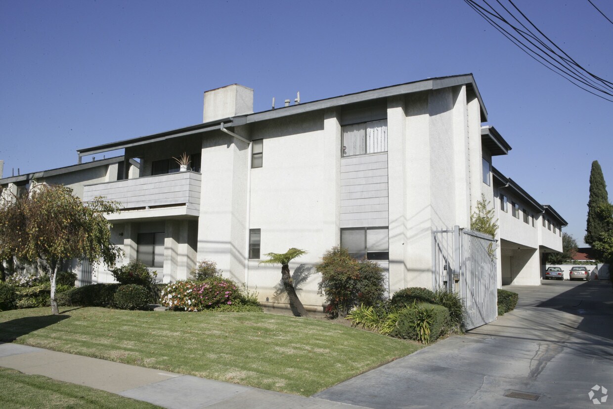 Primary Photo - 1107 Magnolia Ave