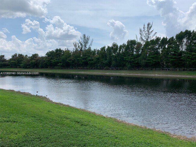 Foto del edificio - 7560 NW 116th Ave