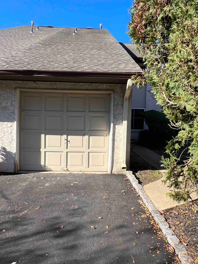 Building Photo - 139 Tennyson Dr