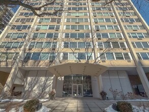 Building Photo - 336 W Wellington Ave