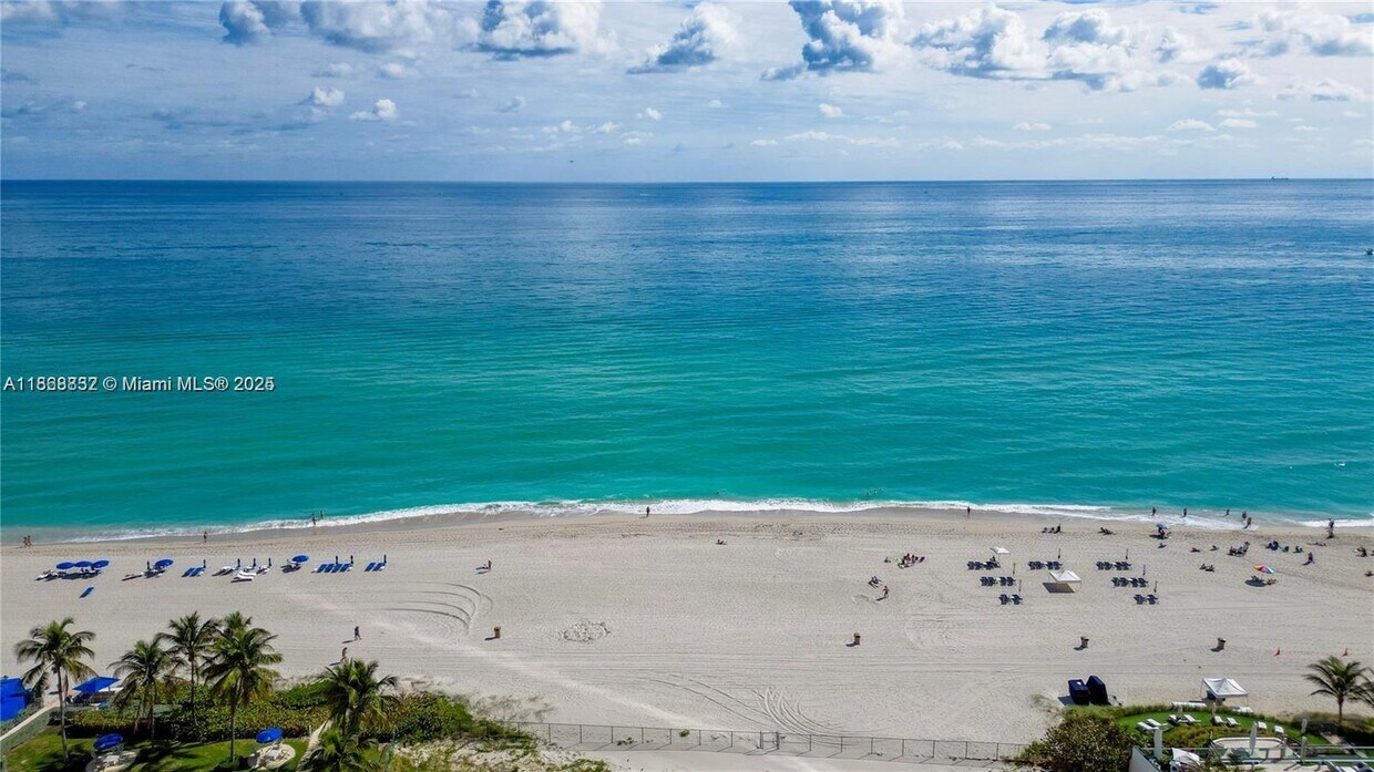 Foto principal - 17550 Collins Ave