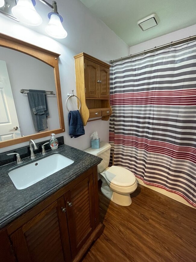 Building Photo - ***PENDING APPLICATION***Lovely Tri-Level Home with Spacious Yard, Pet Friendly!