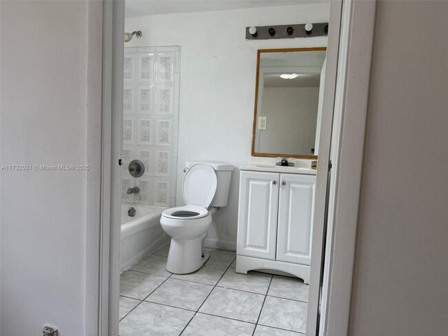 Foto del edificio - 3 bedroom in Opa Locka FL 33054