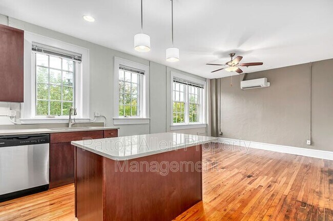 Foto del edificio - 444 Haywood Rd