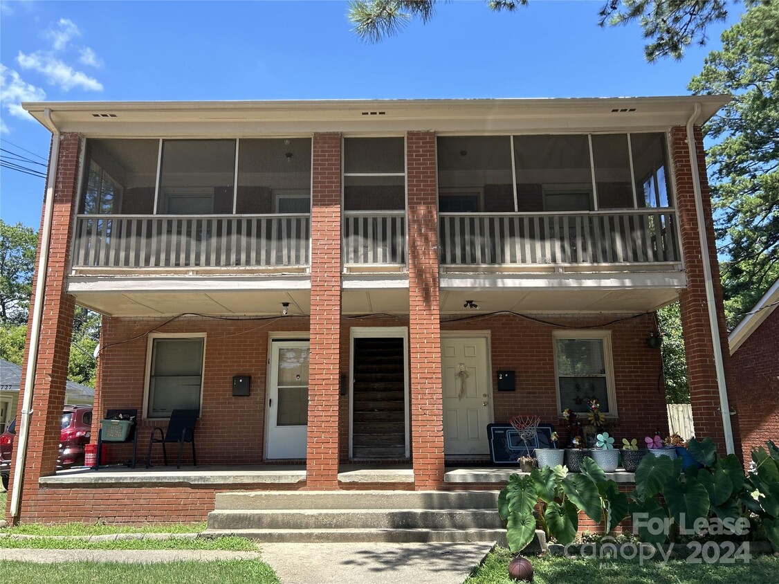 Primary Photo - 2729 Bancroft St