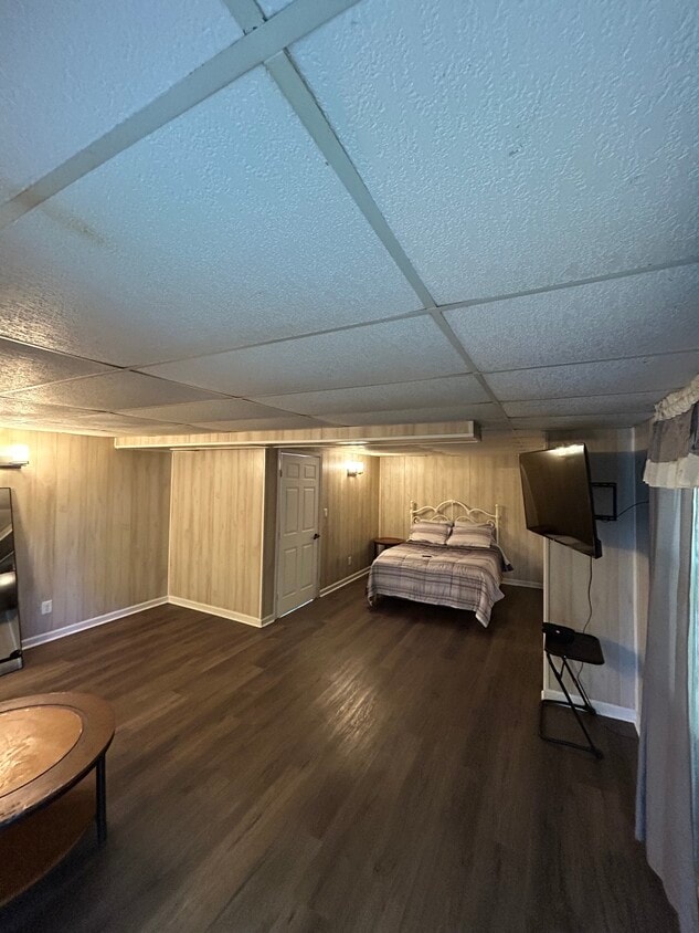 Building Photo - 5565 Hillcrest Dr