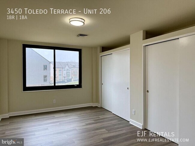 Foto del edificio - 3450 Toledo Terrace