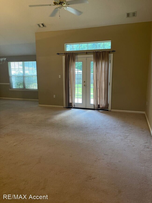 Building Photo - 4 br, 2 bath House - 123 Parkview Rd.