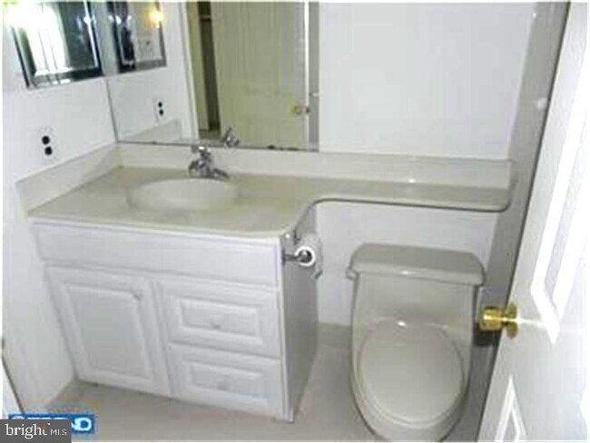Building Photo - 643A Rose Hollow Dr