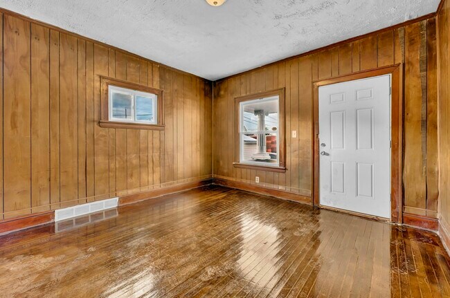 Foto del edificio - 7412 Worley Ave