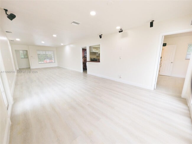 Foto del edificio - 5781 SW 25th St