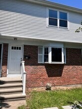 Building Photo - 70 Stephens Ln