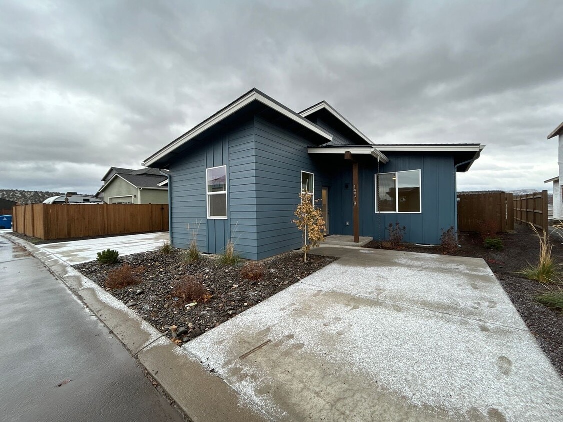 Primary Photo - Single Level 1 Bedroom / 1 Bathroom Home