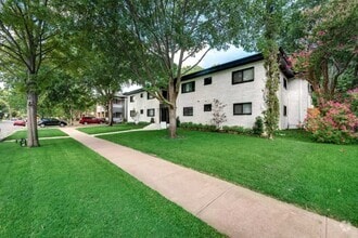 Building Photo - The Colton