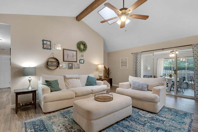 Foto del edificio - 4508 Parkwood Ln